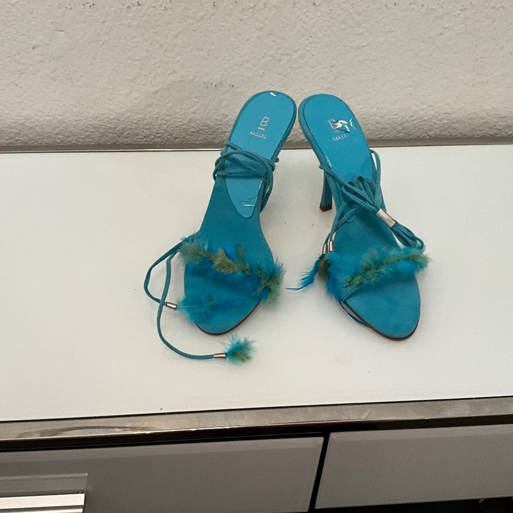 NWOB BAKERS FARH SEXY FEATHER ANKLE WRAP TURQUOISE SANDALS  😍😍😍😍😍😍
